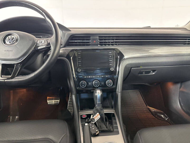 2020 Volkswagen Passat R-Line