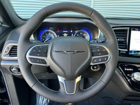 2025 Chrysler Voyager LX