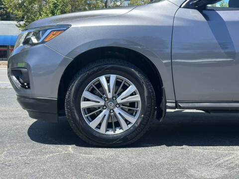 2020 Nissan Pathfinder S