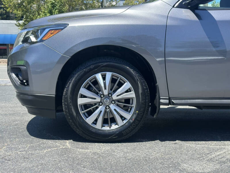 2020 Nissan Pathfinder S