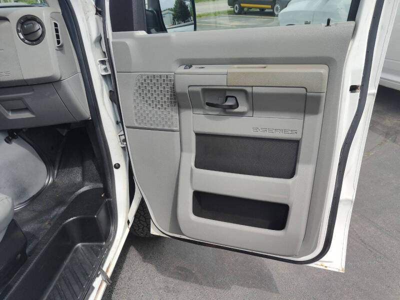 2013 Ford E-Series E-350 SD XL