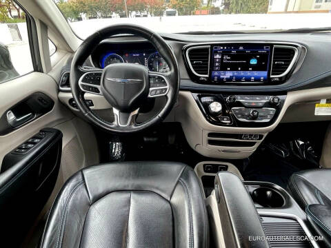 2021 Chrysler Pacifica Touring L