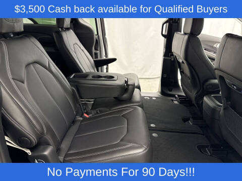 2026 Chrysler Pacifica Select