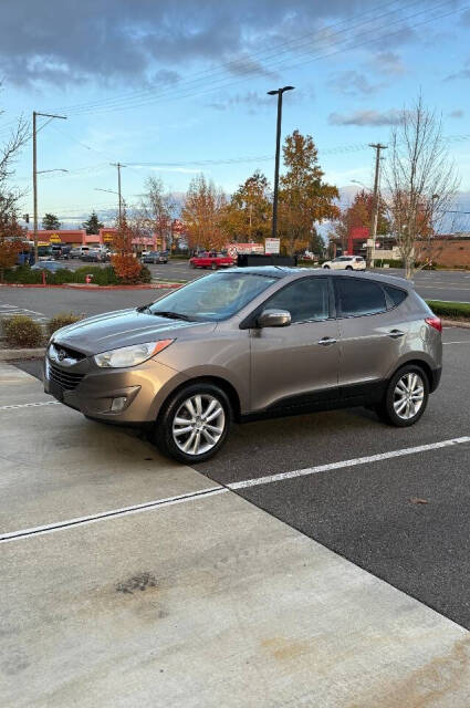 2010 Hyundai Tucson Limited's photo