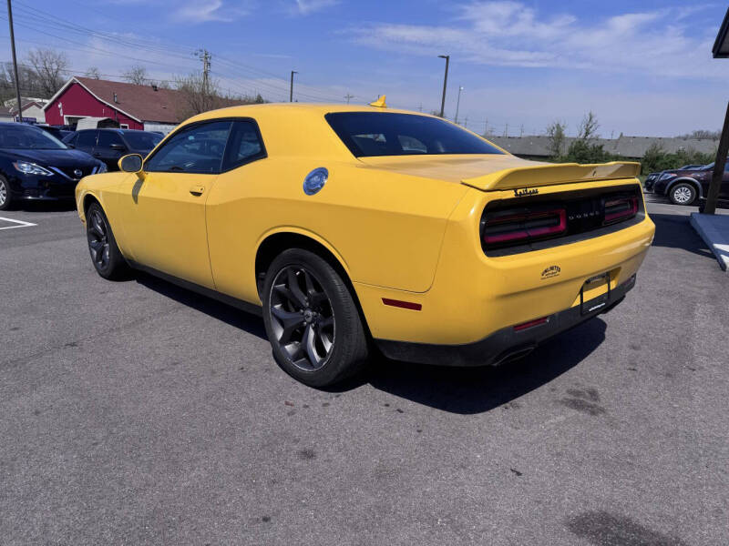 2017 Dodge Challenger SXT