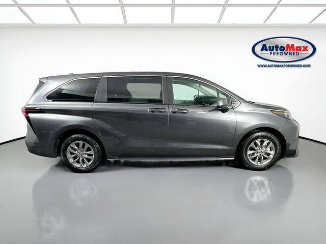2025 Toyota Sienna LE 8-Passenger