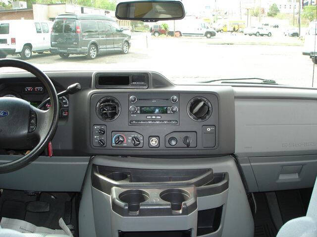 2009 Ford E-Series E-350 SD XLT