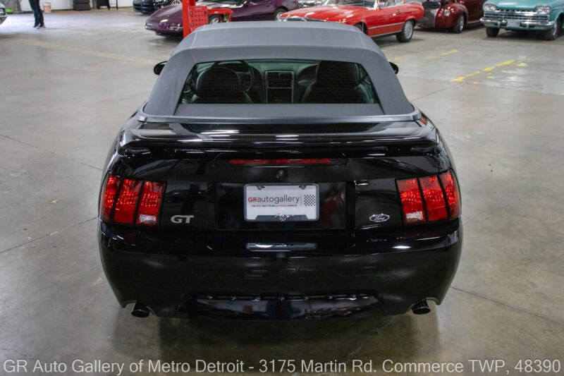 2004 Ford Mustang GT Deluxe