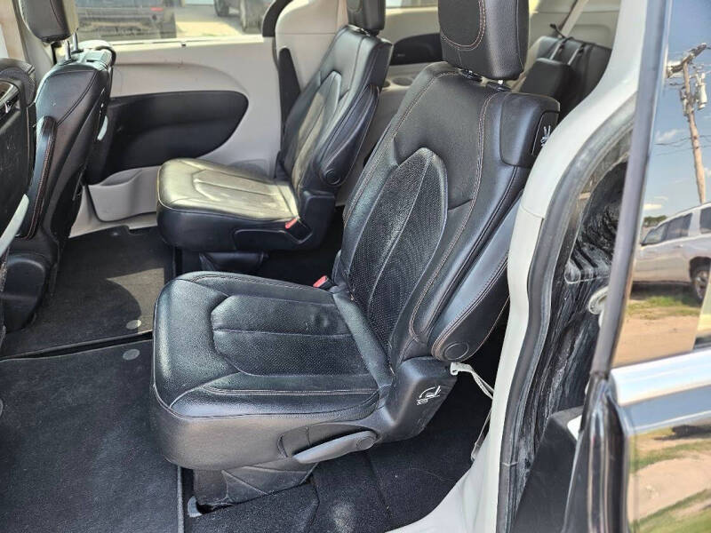 2017 Chrysler Pacifica Touring-L Plus