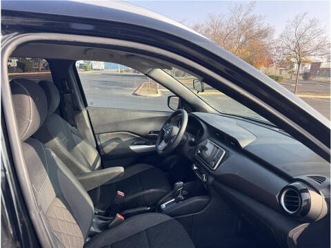 2020 Nissan Kicks SV