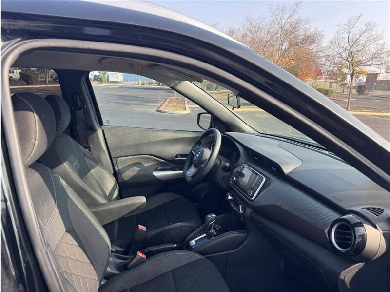 2020 Nissan Kicks SV