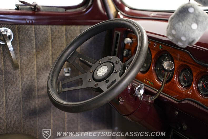 1940 Ford Deluxe