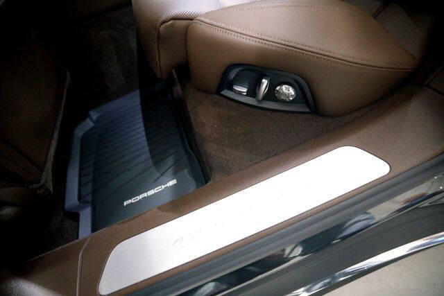 2018 Porsche Panamera 4 Executive