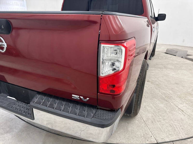 2017 Nissan Titan SV