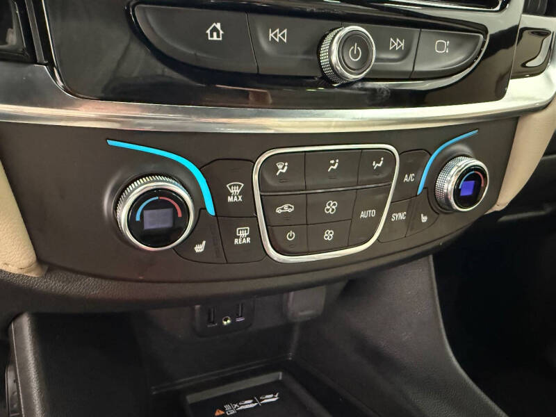 2022 Chevrolet Traverse LT Leather