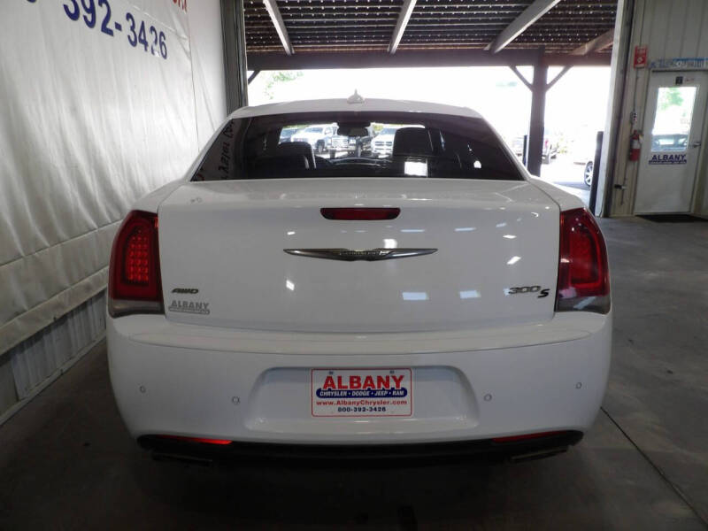 2016 Chrysler 300