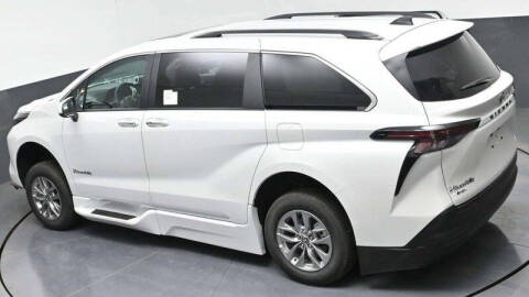 2025 Toyota Sienna XLE 7-Passenger