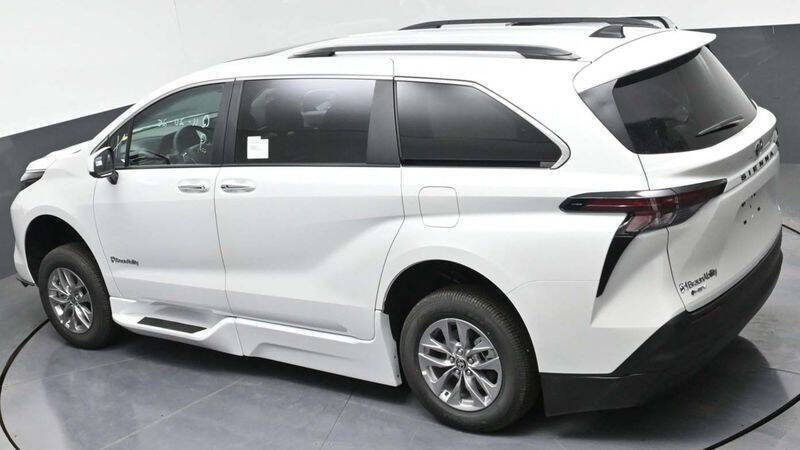 2025 Toyota Sienna XLE 7-Passenger