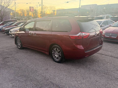 2020 Toyota Sienna XLE Premium 8-Passenger