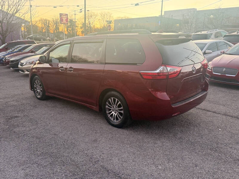 2020 Toyota Sienna XLE Premium 8-Passenger