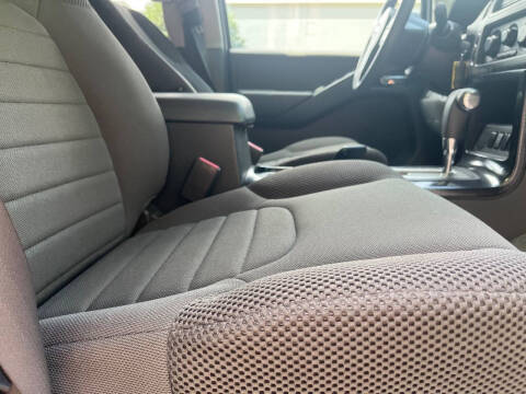 2011 Nissan Pathfinder LE