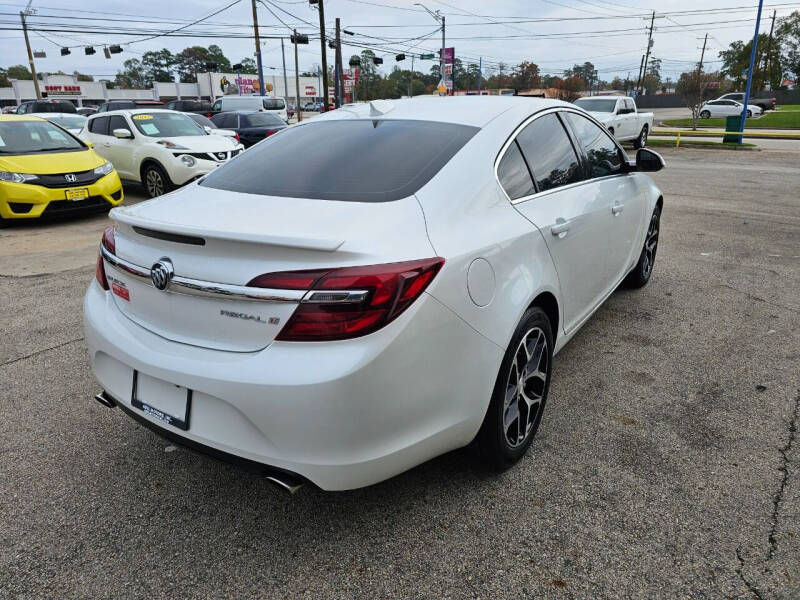 2017 Buick Regal Sport Touring photo 11