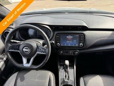 2023 Nissan Kicks SR