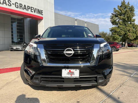 2024 Nissan Pathfinder SV