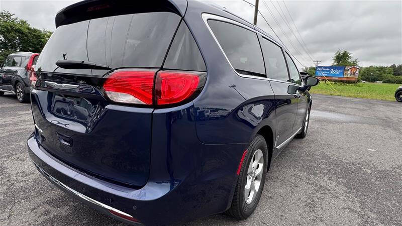 2017 Chrysler Pacifica Touring-L Plus