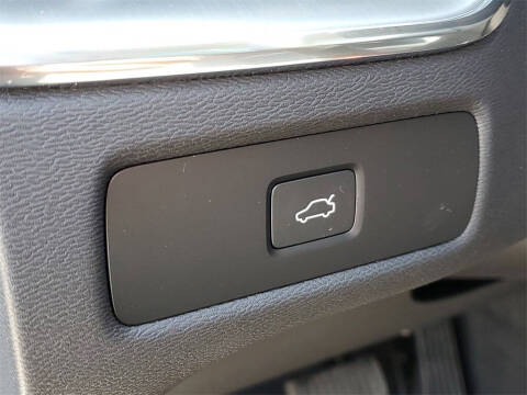 2025 Volvo XC60 B5 Core Dark Theme