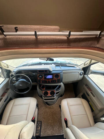 2014 Thor Motor Coach CHATEAU 31L