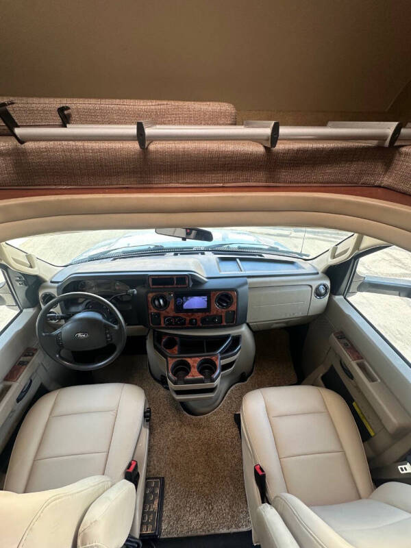 2014 Thor Motor Coach CHATEAU 31L