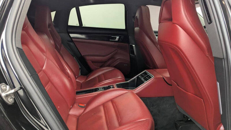 2018 Porsche Panamera 4