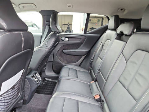 2022 Volvo XC40 T5 Momentum