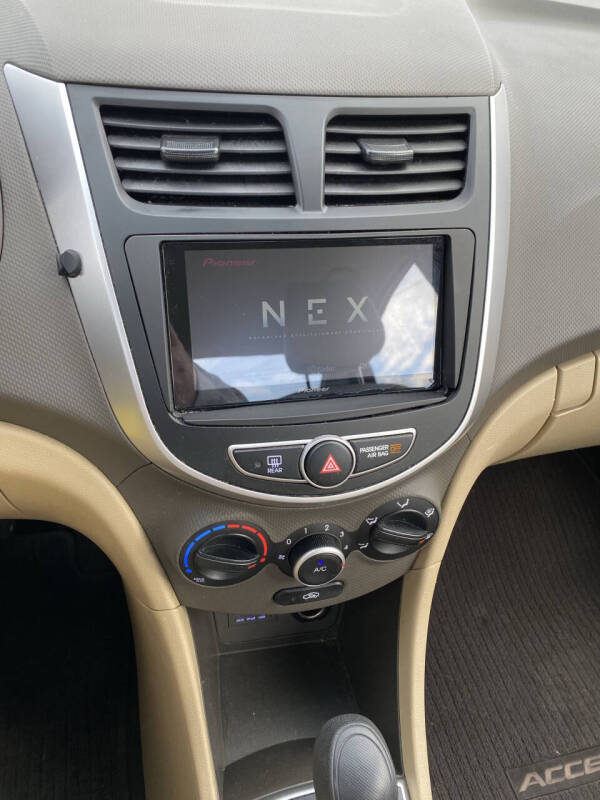 2013 Hyundai Accent GLS