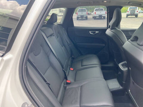 2025 Volvo XC60 T8 Plus Dark Theme