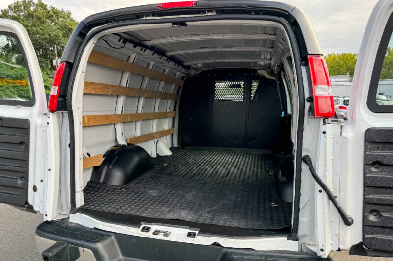 2022 GMC Savana 2500