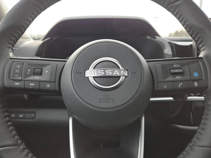 2025 Nissan Pathfinder SL