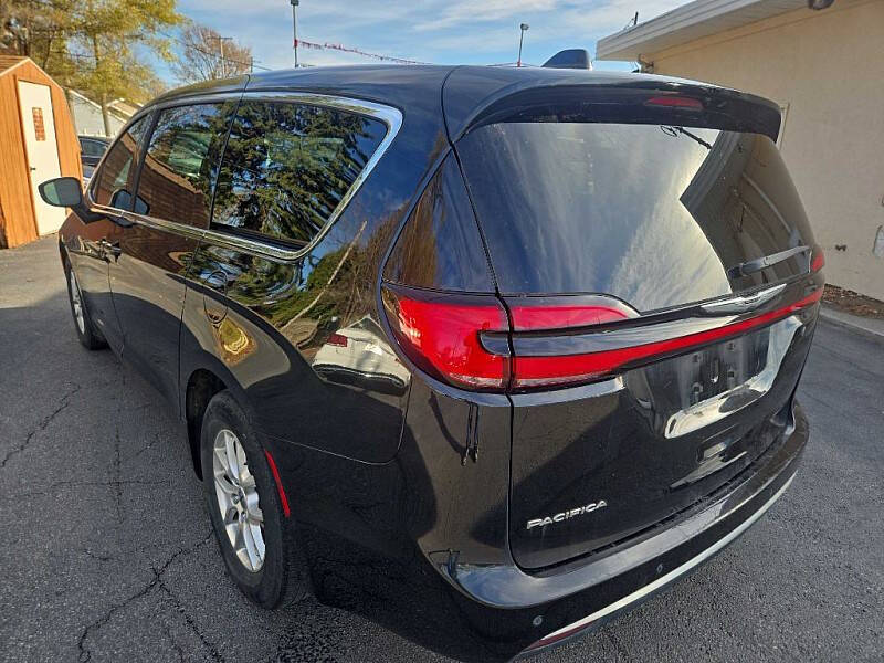 2024 Chrysler Pacifica Touring