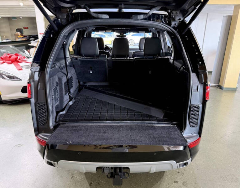 2020 Land Rover Discovery Landmark Edition