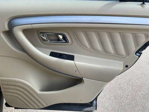 2015 Ford Taurus SE