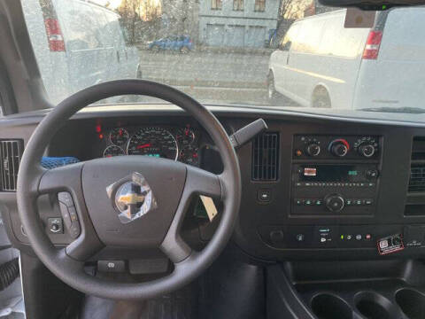 2025 Chevrolet Express 2500