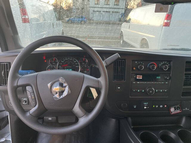 2025 Chevrolet Express 2500