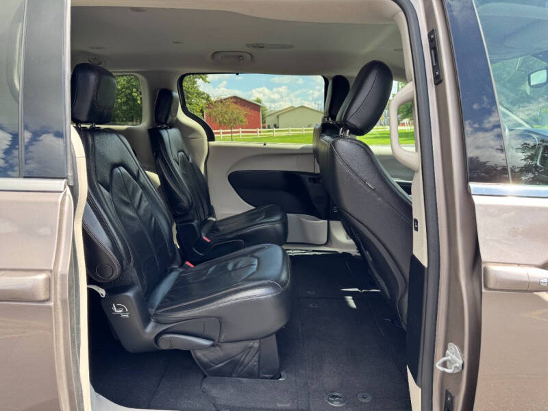 2017 Chrysler Pacifica Touring-L