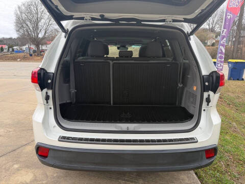 2019 Toyota Highlander SE