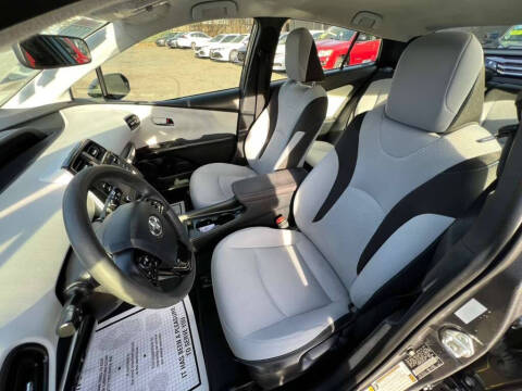 2022 Toyota Prius LE