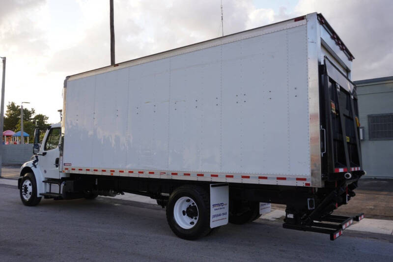 2018 Freightliner M2 106