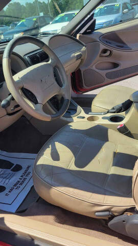 2004 Ford Mustang Deluxe