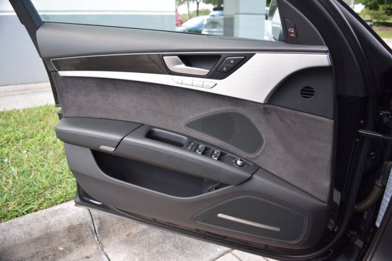 2015 Audi S8 4.0T quattro