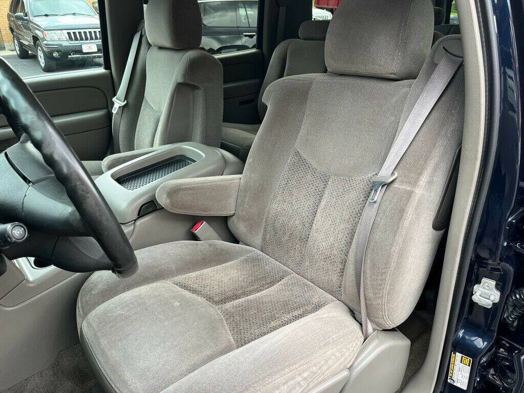 2005 Chevrolet Suburban 21